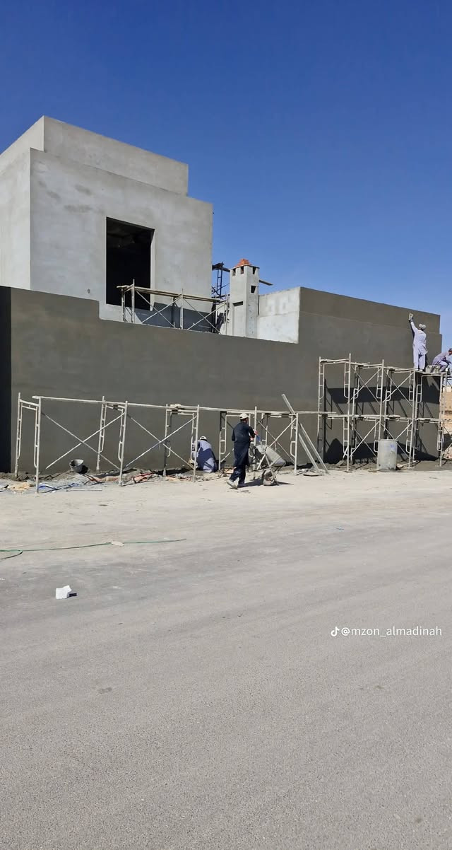 السلام عليكم خلفه مصري لبخ درجه اولى شغل خشن 
 وناعم وفوم وقلس وكل وانواع اللبخ المكان
 بغداد الرقم بي وتس***********
