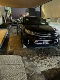 هايلندر 2018LE اسود مكفولة عدى چاملغ سرقة ومبدل بثاني مصبوغ الايرباگات...