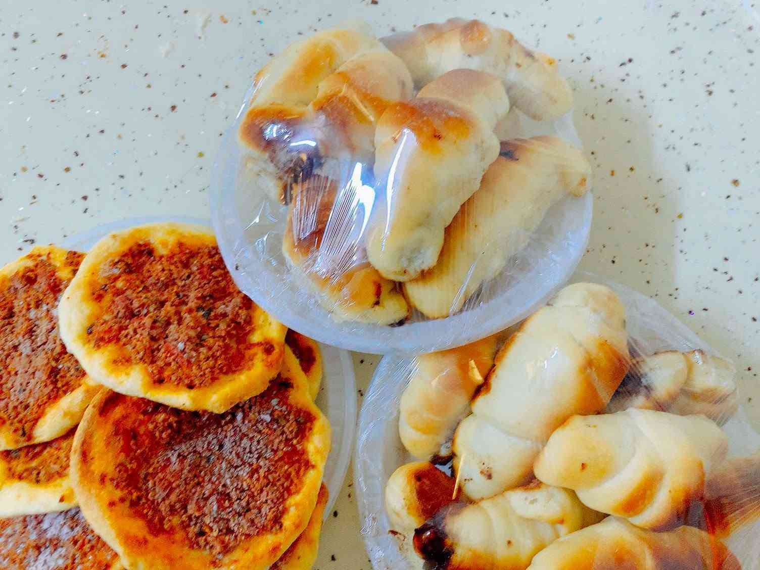 كافة انواع المعجنات تلكوها يمنا
كليجة، چرك، اصابع التمر، كرواسون
ميني بيتزا بالخضروات، لحم بعجين، كوكيز
كيك سادة، فطائر الجبن بالزعتر، الجبن والزيتون، جبن وكرفس 
عنواننا مجمع الزيتون
يوجد خدمة توصيل داخل اربيل
