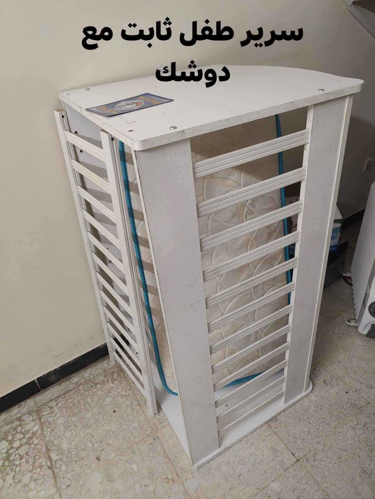 السلام عليكم
اغراض للبيع 
بغداد حي الجهاد قرية المكاسب 
***********

نص مكتوب في الصور:
- كراسي للبيع العدد 6 جلد لون ابيض
- ميز حاسبة
- سرير طفل ثابت مع دوشك
- قطع ارضية طبية