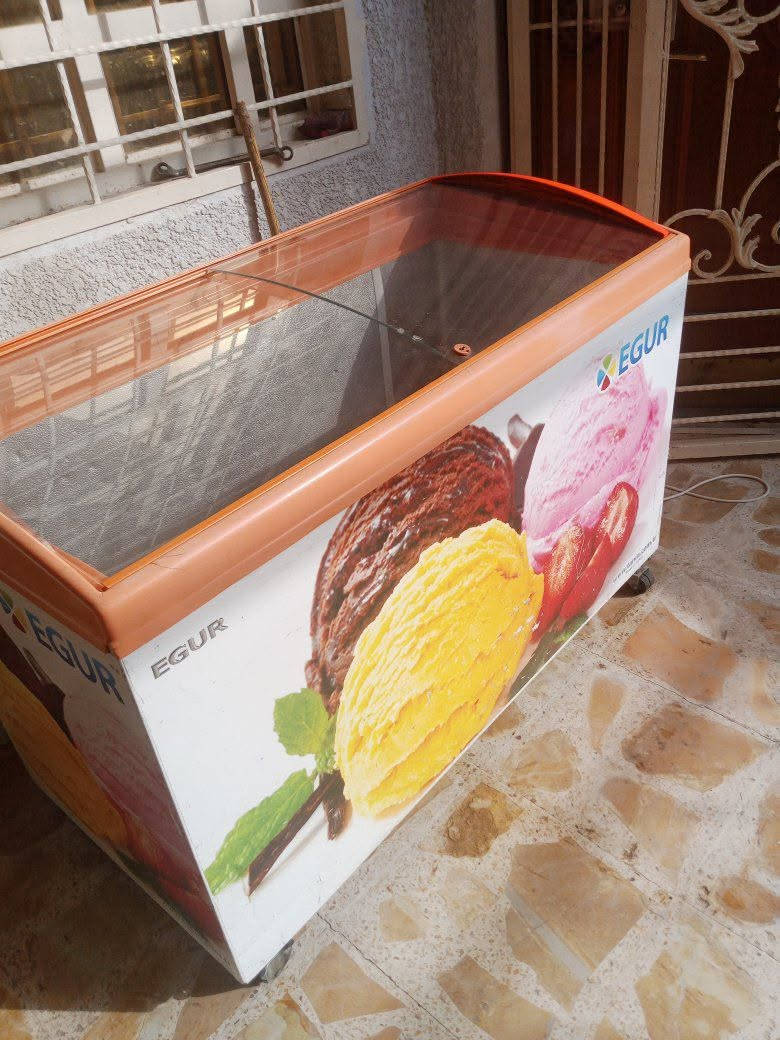 للبيع مجمده عارضه تجميد 
في حاله ممتازه السعر 300بغداد حي البساتين ***********
