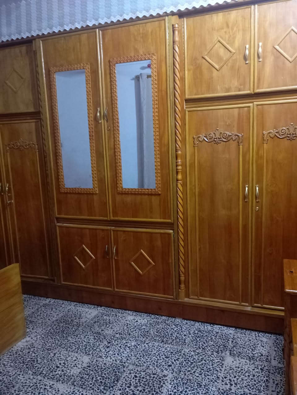 لبيع ام السته طابقين ***********
