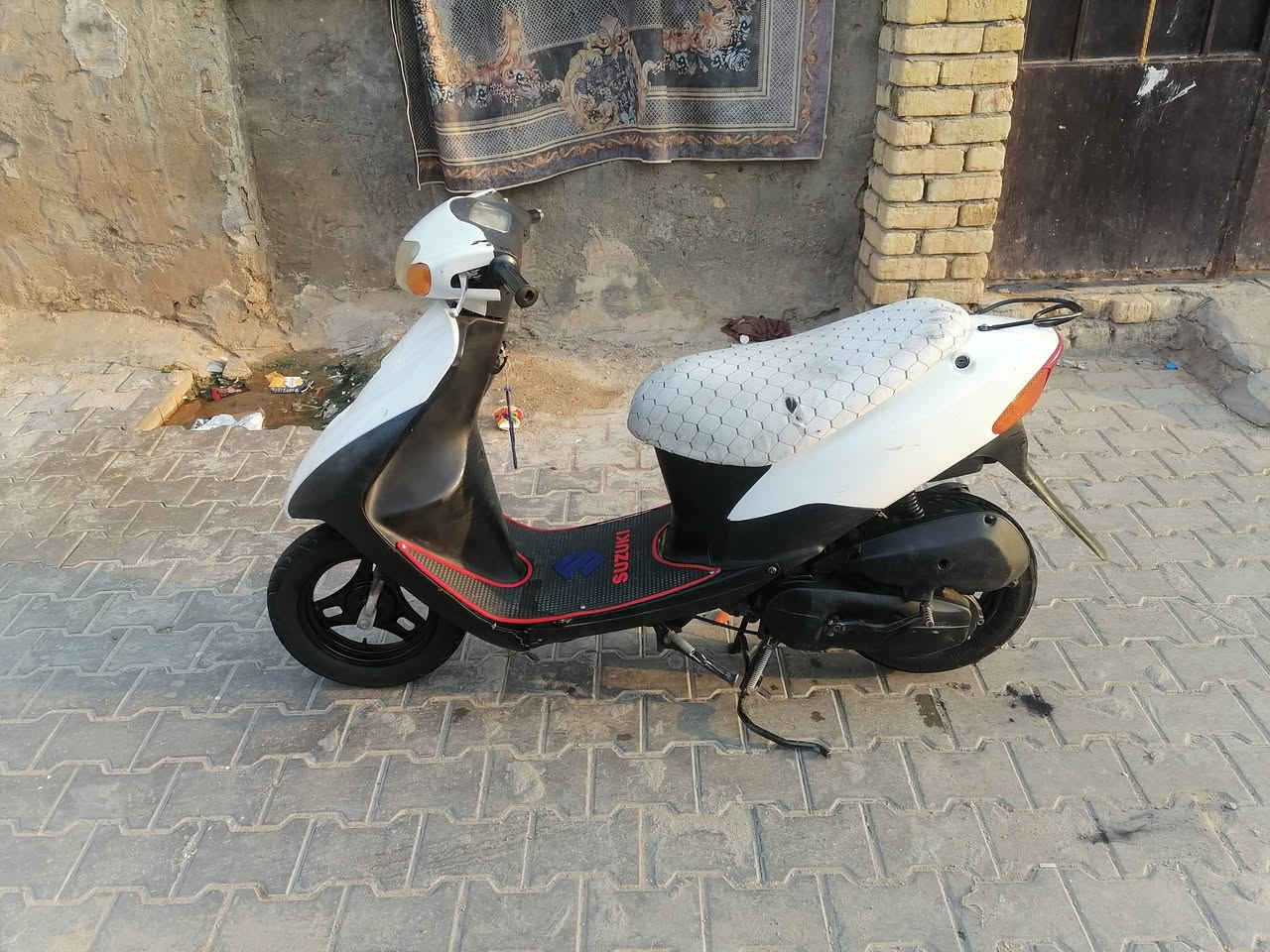 دراجه ساسوكي للبيع مكينه مامفتوحه دراجه نظيف ب٣٢٥رقمي *********** مكاني بلمجر
