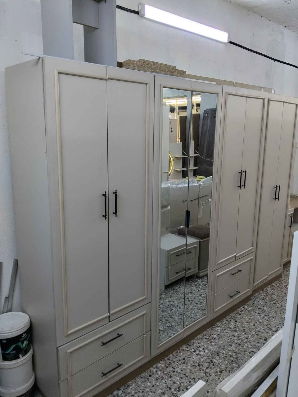 غرف نوم باسعار مناسبة ويوجد توصيل بغداد للاتصال *********** يوجد واتساب بغداد, العراق
