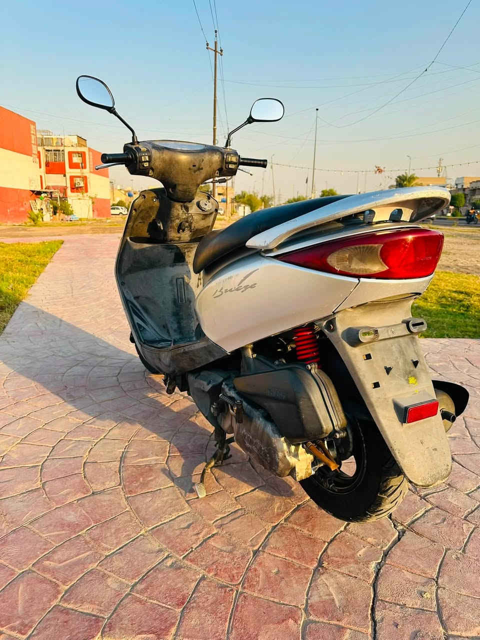 سلام عليكم بريز فحل مال رمبة قبل 3اشهر نزلتها دراجة نظيفة برغي ما مفتوح بيها ع البلاد وع الملاح وكله شغال كهربائيات وسلف وهندر دراجة جاهزة ومكفولة تعال وافحص وترايك وين ما يعجبك مكاني بغداد وهذا رقمي *********** السعر 700 وبيها مجال بسيط للطيبين
