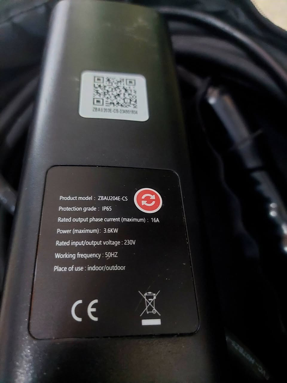 السلام عليكم ZBAU204E-CS،  شاحن محمول
للسيارات الكهربائية Type 2، 230V، بحد أقصى 16A و3.6kW، وحماية IP65. تستخدم الشاحنة لكل السيارات الكهربائيه والهجينه مكاني كربلاء يوجد توصيل داخل كربلاء فقط شاحنة جديده ما مستخدمه ابد اشتريتها ب 150 وماصارت على سيارتنه وابو المحل ميقبل يرجعها سعر البيع 135 وبيها مجال بسيط تشحن كل من السيارات التاليه للاستفسار [[***********]]
Tesla Model 3 / Model Y
Hyundai Kona Electric / Ioniq 5
Kia وبعض موديلات أوروبا
BMW i3 / i4
Volkswagen ID.3 / ID.4
Renault Zoe / Dacia Spring
Audi e-tron
