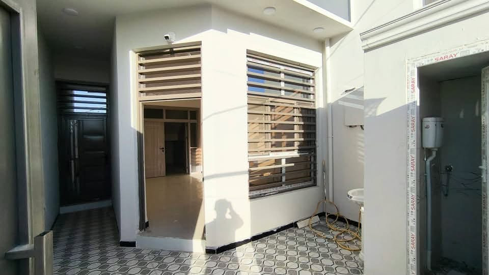 دار للبيع مساحة ١١٥ متر
🏠مواصفات الـدار 

 صالتين 
غرفة نوم عدد 3 
مطبخ 
استقبال 
صحيات داخليه وخارجيه

طـابو صرف بنـاء كونكريت 

بناء حديث غير مسكون جاهز تسليم مفتاح 

📍 عنوان الدار حي الفرات مقابل مدرسة المتميزات الجديده المدرسة الصينية 

للاستفسار اكثر خاص

او الاتصال ***********
