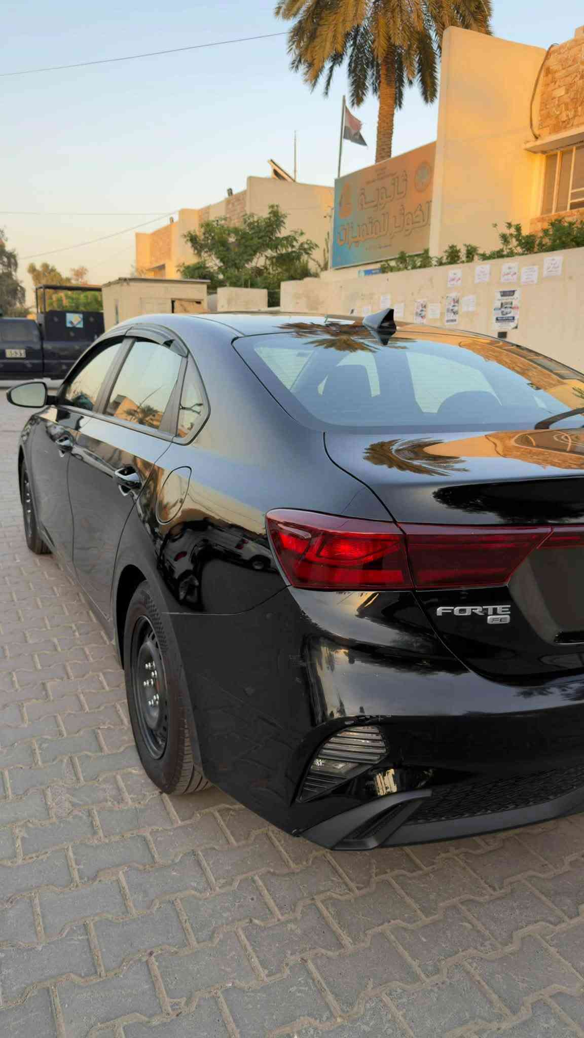 السلام عليكم للبيع كيا فورتي 2023 وارد امريكي حادث بسيط باب خلفي وهلال ومصبوغ على كدها محرك 2000 ماشية 52 السيارة جديدة وبدون نقص رقم بغداد بسمي السعر 138 وبيها مجال حك الجية للاستفسار *********** مكاني بغداد التاجيات قرب المرور
