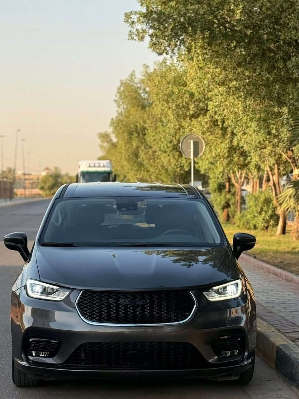 🚨 للبيع | كرايسلر باسيفيكا 2023 🔥
📍 الموقع: بغداد -حي القاهرة قرب اسلحة البرق
مزاد VIP CAR

✨ المواصفات:
🔹 تشغيل بصمة + تشغيل عن بعد
🔹 كشنات كهرباء
🔹 بيبان كهرباء + الجنطة كهرباء
🔹 شاشة + كاميرا خلفية
🔹 إنارة LED أمامية + بك لايت LED
🔹 داخل جلد فخم
🔹 رادار أمامي + نظام تحديد المسار
✅ الضرر موضح بالصور 
📏 ماشية: 61 ألف ميل

💰 السعر: 190 ورقة  🔥 بيها مجال

📞 للاستفسار: ***********

⸻

📢 يتوفر عرض السيارات للبيع في صفحتنا – وموديلات متعددة من الباسيفيكا وغيرها موجودة حالياً!
