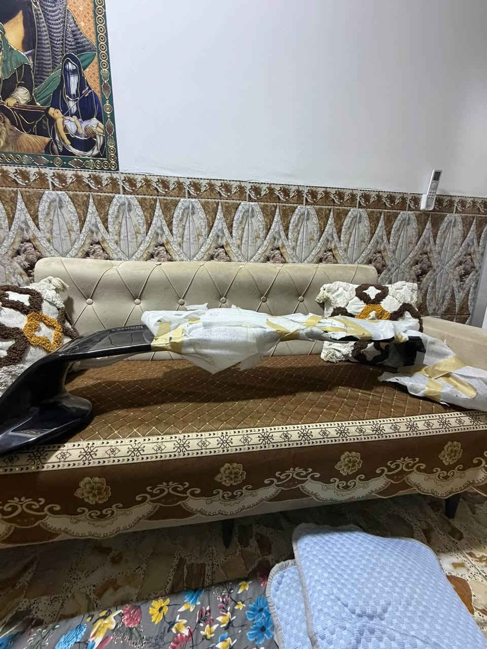 السلام عليكم
للبيع سبويلر مسيبوشي لانسر ايفو 
يجي عالي كلش ولون اسود لامع جديد 
اشتريته وماشديته صار هوه وتوصيله ب١٢٠ واريد ابيعه قيم باليرضي الله 
مكاني بابل حله مركز ***********
