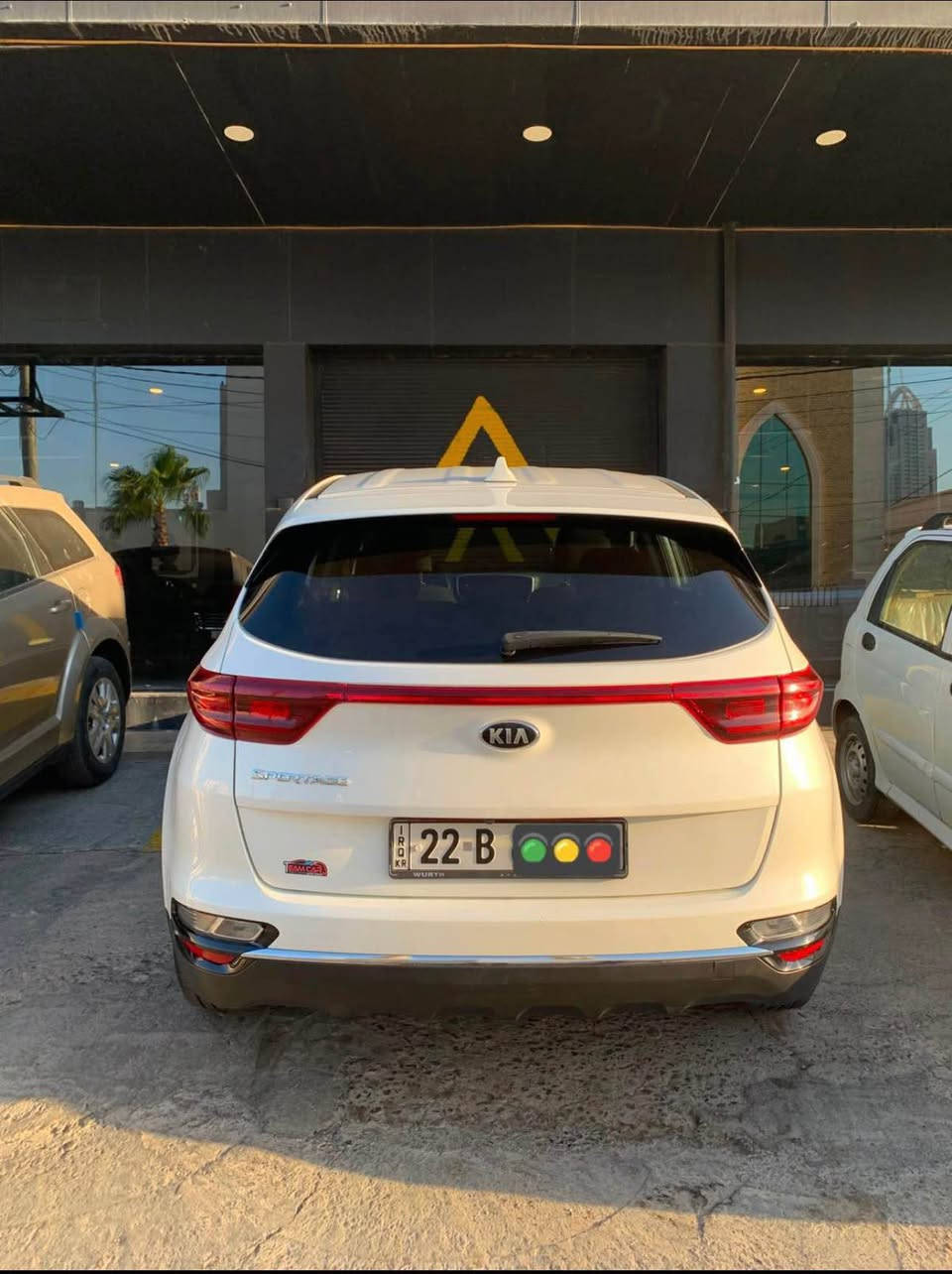 کوردی / عربي
…..

کیا سپۆرتاج – مۆدێل 2021 (LX AWD / ئەمریکی)
یەک پارچە بۆیاخە، تەنها بۆنیت بۆیاخە
بێ ئێرباگ، بێ داخیل
له سه قفي ٣قۆپی هەیە
له گه ل بۆنیتی ١قۆپی بچوک 
سەنەوی نوي
هه زه ي نوي 
ڕەقەمی نوێ

مەکینە 2.4 لیتر (4 پستن) – نەکراوە، بە شەرت
12$ وەرەقە غەرامی لەسەر

مواسەفات:
– راداری هێڵی جادە
– شاشەی گەورە + کامێرا
– مۆدی شۆفێری (Sport / Eco / Normal)
– تەعدیلی سورعە
– Apple CarPlay
– تەبریدی مەركەزی
– دەبڵ ئەکسل
– لایت LED + عەدەسە (Projector / Xenon)

ڕەقەمی شانسی:
KNDPMCAC9M7944745
…..
ژمارەی خاوەنی ئۆتۆمبێلەکە
***********

(واتسئاپ و ڤایبەر)

⸻

عربی

كيا سبورتاج – مو ديل (2021/LX AWD)امريگي
قطعة صبغ وحدة فقط (بونيت)
بدون إيرباک  وبدون داخل
٣ كوب سقڤ 
١كوب بونيت
سنوية جديدة
هزه جديدة
رقم جديد

مكينة 2.4 لتر (4 سلندر) غير مفتوحة وعلى الشرط
غرامة أوراق 12$

المواصفات:
– رادار خط شارع
– شاشة كبيرة + كاميرا
– درايف مود (Sport / Eco / Normal)
– تحكم سرعة
– Apple CarPlay
– تبريد مركزي
– دبل أكسل
– لايت LED وعدسة (بروجكتر / زينون)

رقم الشاصي:
KNDPMCAC9M7944745
…..
رقم صاحب السيارة***********

(واتساب + فايبر) أربيل, العراق
