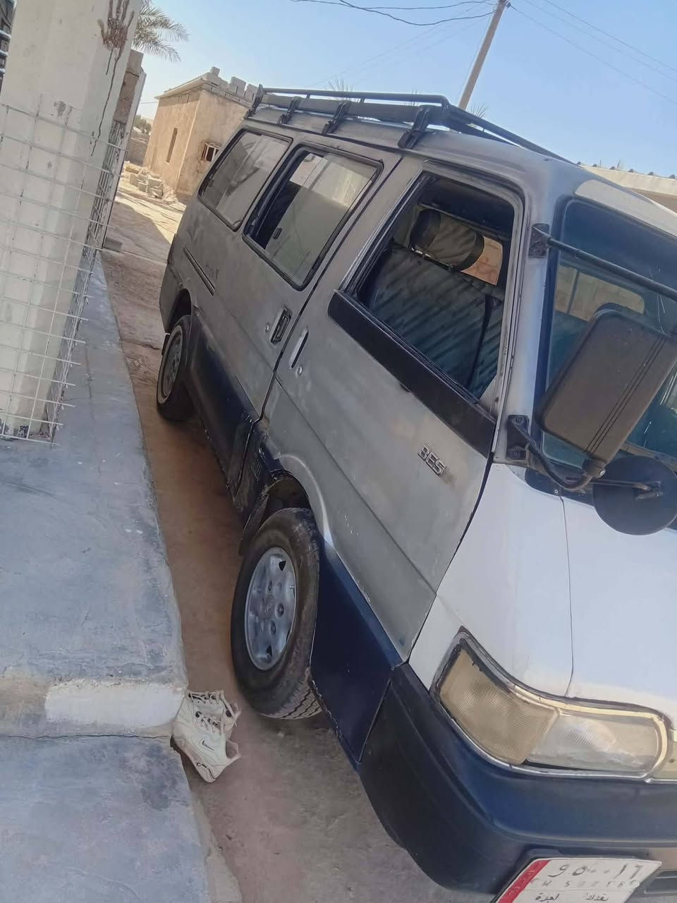 سلام وعليكم كيه بسته البيع مديل 93 سياره جاهزه من محرك وكير واكسل وشاصي تخم تاير وباتري ودينمه وسلف كله جديد باور جديد السياره حلوه ومال جناي كهربايات رقم بغداد  هايه مصفره الف مامطلوبه وقرامات هم السعر 40 وبيه مجال *********** الشراي ينتصل
