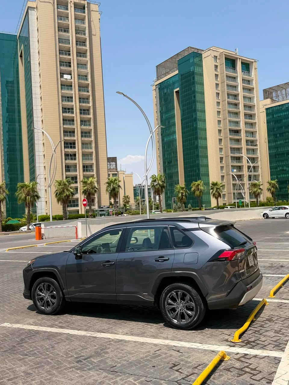 تحية طيبة 💙💙
راف فور XLE 2023  ماشية 20الفKM هايبرد
للاخير فول 1/1 بصمة وفتحة وجنطة كهرباء كشنات كهرباء وخزن السيارة فول رادارات ومناقصها برغي
حادثها بجم وباب خلفي يعني 4قطع بيهة خشوم الشواصي تعديل سيارة جاهزة للاخير وبدون نقص برغي عارضها ب155 وبيهة مجال بسيط  اعتذر عن المراوس 
هاذة رقم شاصيها (JTMB6RFV4PD083711)
***********
