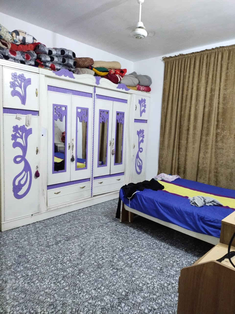الدارللبيع حديث البناء المعاره قرب البزل شارع ابو عقيل المختار يبعد عن الشارع 80متر زراعي 25يحتوي على غرفتين نوم وصاله وستقبال ومطبخ المساحه 190م البيت جاهز السعر 60بي مجال الاستفسار ***********
