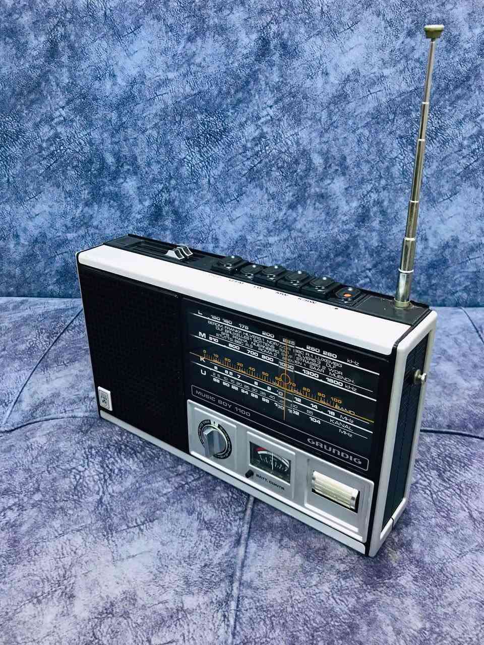 للبيع 📻
جهاز راديو من شركة كرونديك
 MODEL-GRUNDIG- 1100
بنسبة نظافة 95 % على شركة 
FM / MW / KW / LW نظام الراديو 
سحب وصوت ونقاوة جداً جداً راقي 🎼
كهرباء 220 V + بطاريات وسط عدد 5 
يعمل بالكيج لمستوى قوة للاشارة 
للاستفسار اكثر مراسلة الصفحة 
وات ساب *********** اتصال ☎️
