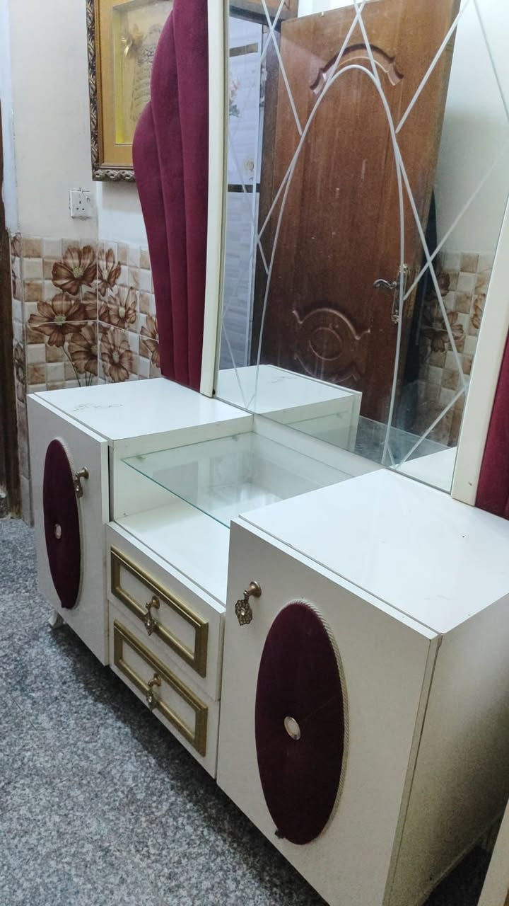 نظيفة كولش ٤٠٠ بيها مجال مكان بغداد الطالبيه ***********
