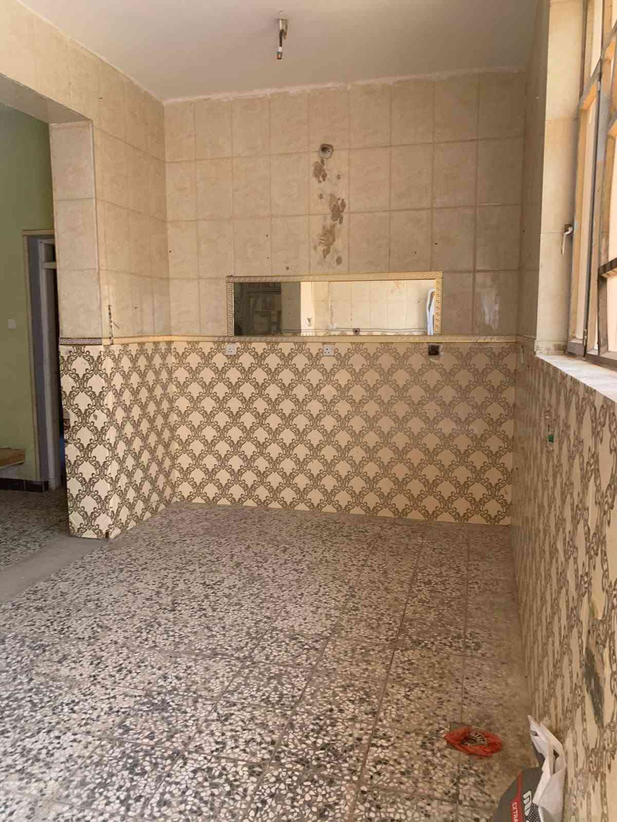 يا الله سلام عليكم بيت البيع مساحة ٢٠٠ وجه ٢٠ ونزال ١٠ طابوق كونكريت بحي لامامين كربلاء سند ٢٥ قرار محكمه سعر خاص رقمي وبي واتساب ***********

