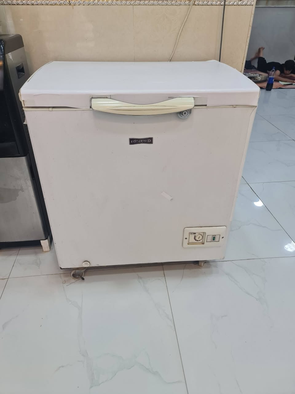 ثلاجة • ماطور بحالة جيدة • بدون غاز