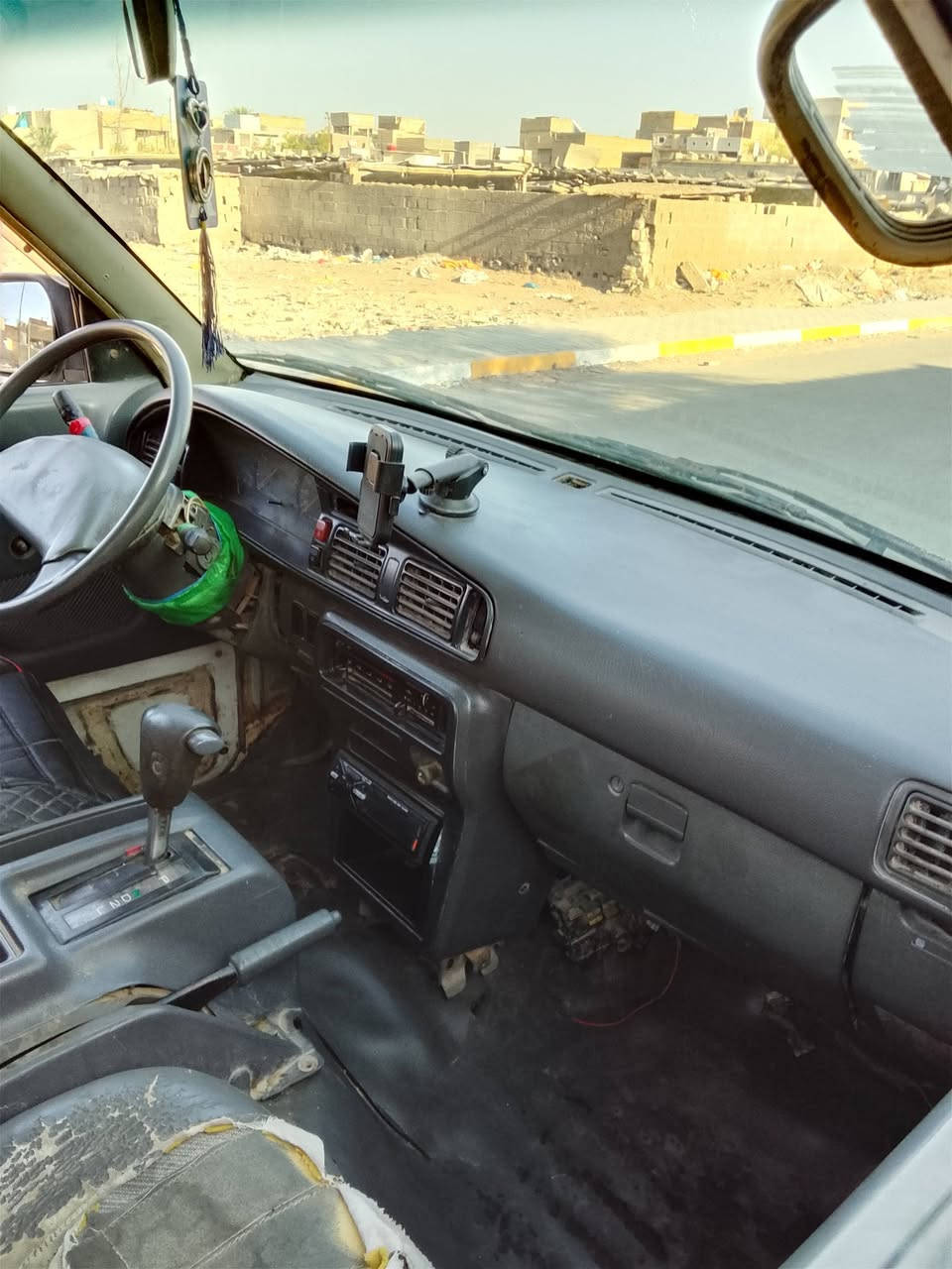 السلام عليكم سياره تيوتا موديل 93 
دجه ناصيه 5 بيبان تخم تاير جديد الكير والمكينه خير من الله رقمها انكليزي بغداد باسمي 
العنوان الحسينيه الراشديه 
الرقم ***********
