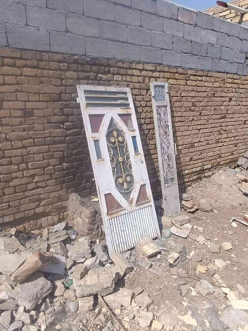 بيبان نضيفه ومحجر درج وباب محل ***********
