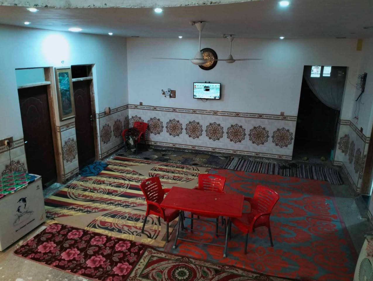 🏡 فرصة عقارية مو كل يوم تتكرر | للبيع في بغداد

إذا تبحث عن أرض بمساحة كبيرة + بيت جاهز + موقع استثماري قوي، فهذا العقار يستحق تشوفه 👌🔥

📍 الموقع:بغداد – البياع – دوانم الشرطة الخامسة📌 على سريع الحلقي الجديد مباشرة

📐 مساحة الأرض: 1400 م² صافي🚫 بدون شارع📜 الجنس: طابو زراعي – سند 25 – قرار قاضي📍 طابو المنصور

🏠 البيت:مساحة البناء 300 م²🗓️ بناء سنة 2018📏 واجهة 12.5 م📏 نزال 24 م

✨ تفاصيل البيت:

▪️ استقبال 5 × 8▪️ مطبخ 5 × 6▪️ صالة 6 × 8▪️ مجمع صحيات 2 × 6▪️ غرفتين، مساحة كل غرفة 4 × 5 مع سويت خاص▪️ غرفة بالطابق الثاني 4 × 5 مع سويت + بيتونة

💰 السعر: 360 مليون

⭐ ليش هذا العقار مميز؟لأنك تحصل على مساحة 1400 متر + منزل جاهز للسكن + موقع قريب من السريع الحلقي الجديد، يعني العقار مناسب للسكن وكذلك يحمل قيمة استثمارية مستقبلية.

📞 للاستفسار والتفاصيل:
***********
***********
