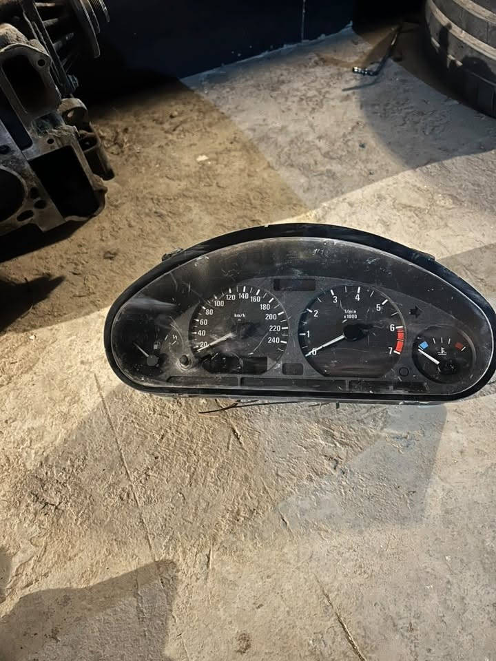 متوفر كيجات bmw e36 سعر الكيج ٥٠الف 
موجود توصيل 
***********
