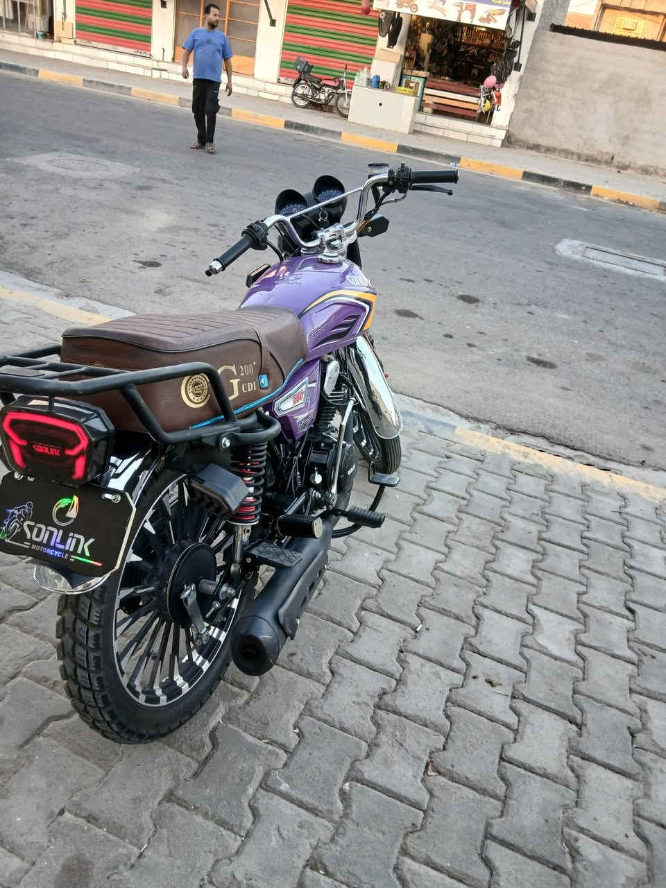 سونك موديل 25 محرك 200اسود كفاله عامه بعدهي جديده لايت ثلجي الأصلي سلف كفاله شلعه فول لا مشتغله دلفري ولا شي شخط ما بيها اوراق كامله السعر 800 مكاني محموديه لطيفيه ***********\\*********** بي واتساب
