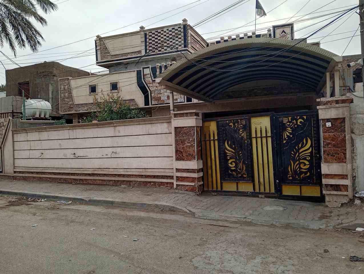 بناء قديم • حديقة وكراج • أكثر من ٣١٠م