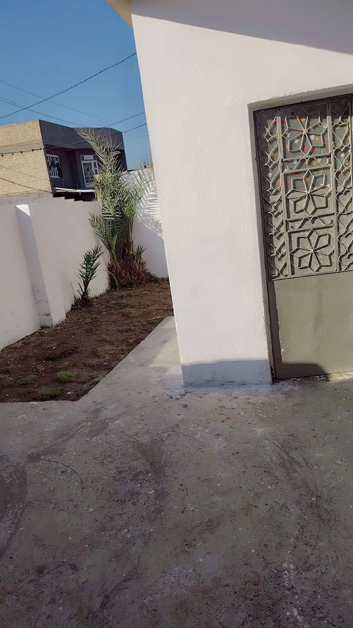 بيت للبيع زراعي على 25 مكان البيت واسط قضاء العزيزيه منطقه حواس شارع حجي ناطق المساحه 230 متر يبعد عن شارع العام كوت بغداد 200 متر بيت ومنطقته هدوء وخدماته مي كهرباء كله واصل ***********

