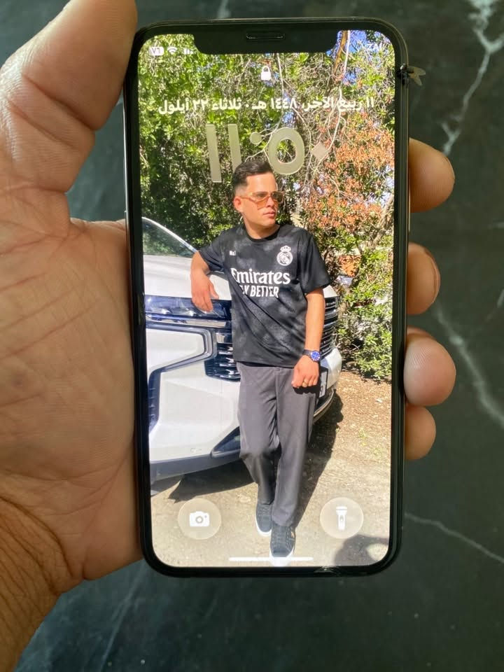 سلام عليكم جهاز ١١بروو وتر جهاز حلو ومرتب ذاكره 256 وبطاريه 74 جهاز مال بيت بي فطر بل شاشه مامأثر عل المس  واكف بي فيس ايدي رايده 275 وبي مجال *********** مكان الطيفيهوبي واتساب

نص مكتوب في الصور:
- 11:00 حالة البطارية والشحن رسالة مهمة حول البطارية غير قادر على التحقق من أن هذا الـ iPhone يحتوي على بطارية أصلية من Apple. قد لا تكون التفاصيل الواردة من هذه البطارية دقيقة. لمعرفة المزيد الحد الأقصى للقدرة ٧٤٪ هذا قياس لقدرة البطارية مقارنة بقدرتها عندما كانت جديدة. قد تتسبب القدرة المنخفضة بتقليل ساعات الاستخدام بين عملية الشحن والأخرى.
- ١١:٤٩ مساحة تخزين iPhone iPhone المستخدم: ٨١,٧٨ غ.ب. من ٢٥٦ غ.ب. ١٧٤,٢٢ غ.ب. التطبيقات الصور iOS بيانات النظام توصيات صور iCloud تحميل جميع صورك وفيديوهاتك قد يستغرق بعض الوقت وقد ينتهي ليلاً عندما التطبيقات طاقة.