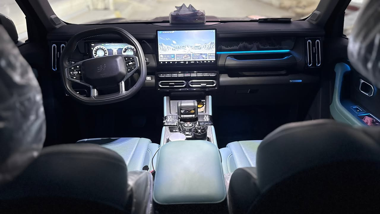 🚙 جيتور T1 Comfort موديل 2026

ماشية 9000 km قابل للزيادة

اللون : رصاصي مات 

⚙️ المواصفات:

✅ محرك 2.0 لتر تيربو (4 سلندر)

✅ قوة 254 حصان

✅ ناقل حركة أوتوماتيك 8 سرعات (8AT)

✅ عزم دوران 390 نيوتن.متر

✅ سعة خزان الوقود 70 لتر

✅ تسارع 0 - 100 كم/س خلال 8.6 ثانية

✅ سرعة قصوى 180 كم/س

✅ 5 مقاعد رحبة ومريحة

✅ شاشة وسطية 12.8 إنش

✅ شاشة عدادات رقمية

✅ دعم Apple CarPlay وAndroid Auto

✅ شاحن لاسلكي للهواتف

✅ كاميرات محيطية 360°

✅ حساسات خلفية

✅ مقاعد جلد مع تحكم كهربائي للمقاعد الأمامية

✅ تشغيل بالبصمة ودخول ذكي

✅ مثبت سرعة

✅ أنظمة أمان متعددة

🛡️ ضمان المحرك: 10 سنوات من الوكيل 

شركة هارلم

العنوان: الديوانية /عفك

اللي مهتم بالشراء يتواصل وياي ***********
متواجد اتصال او واتساب
