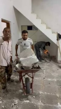 عامل متفرغ • حمل وتنزيل مواد • رمل سمنت طابوق