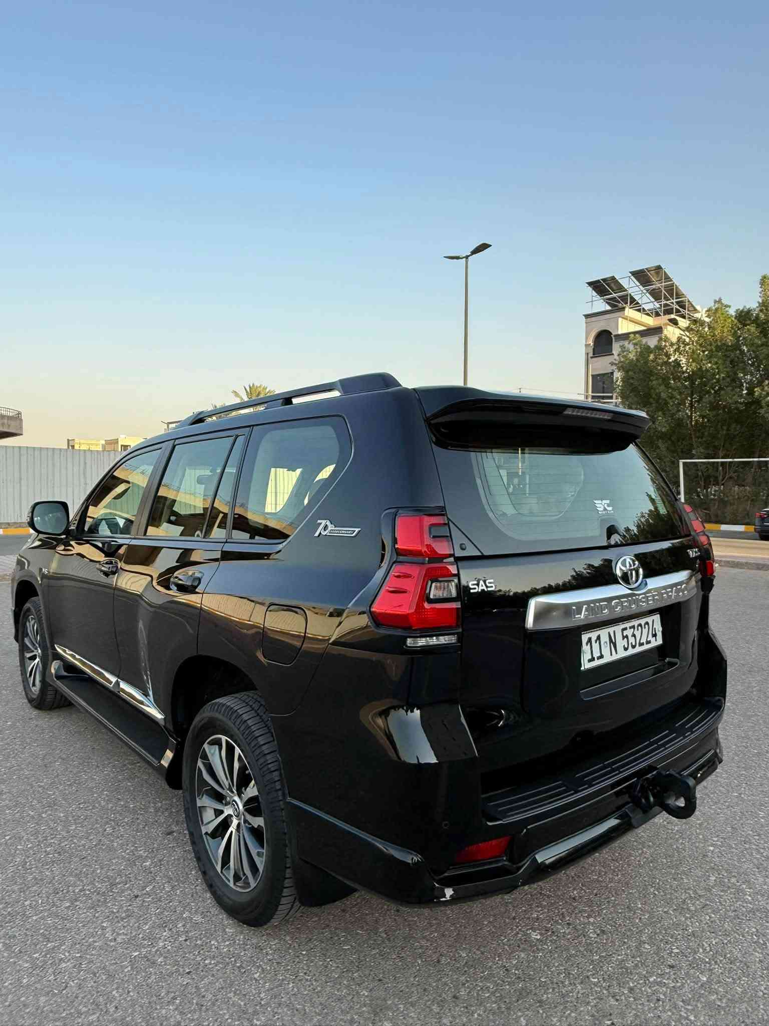 تويوتا برادو 2022 سبعينيه SAS
فول مواصفات :
سونار مرفق مع الصور جديد ومكفوله 
جديد لوك وضع الشركة 
كفاله من كلشي 
داخل قرميدي  
فول مواصفات
محرك 6 سلندر
بصمات عدد:2
عداد المسافه 70 الف 
رقم بغداد دولي باسمي تحويل مباشر 
سياره بيهة تخم تاير دلوب جديد + ادامه كامله دهن وفلاتر ب وكاله SAS
مكانهة بغداد حي العدل 
***********
السعر 420 ورقه
