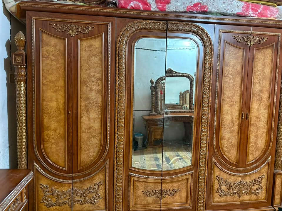 غرفة اخشاب للبيع نظيفه كلش نوع ماليزي السعر خاص او التواصل على الرقم بيه واتساب
***********

