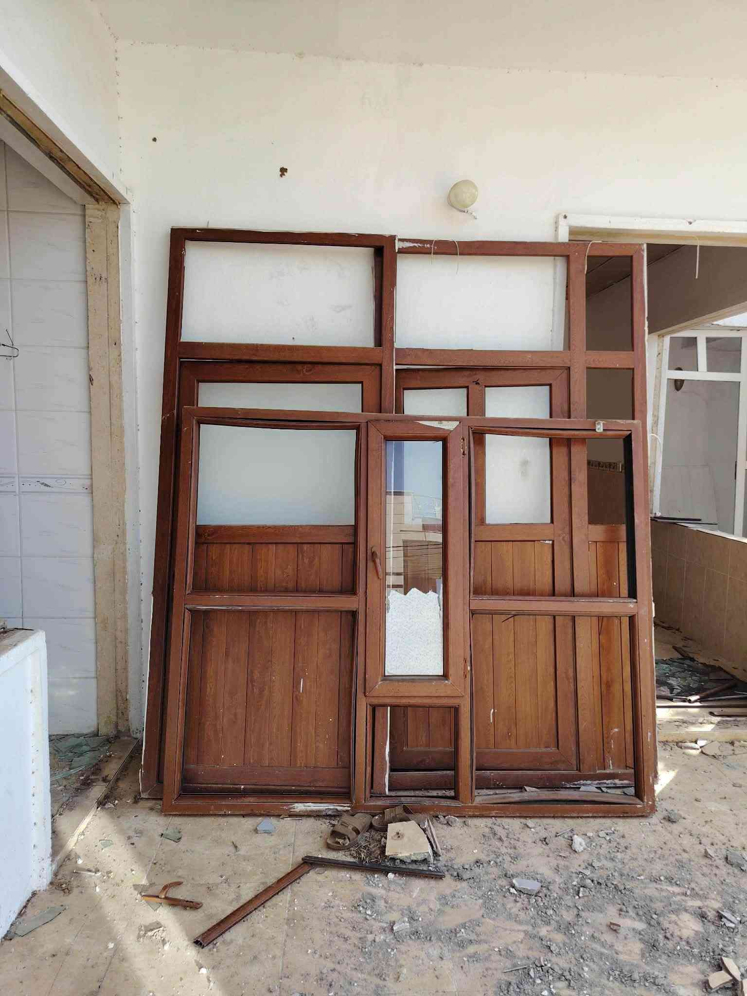 متاح ابواب للبيع و شبابيك
غير متواجد ع فيس للاستفسار اتصل
***********
