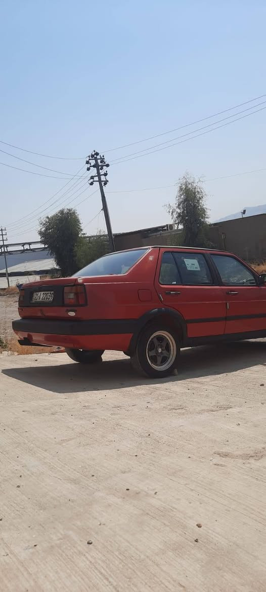 بسم اللە الرحمان الرحیم 
جیتا مۆدێل ١٩٩١ - VW jetta 1991
سەیارەیەکی جوان و بێ کێشە 
دەعمی قورسی نییە بەدەنی زۆر جوان و پاک ماوەتەوە  
چوار ویلی سپۆڕت و چوار تایەی تازەی لەژێرە 
گێڕ و مەکینە بێ دوکەڵ و بێ دەنگە
ڕەقەم سلێمانی بە ناوی خۆمەوەیە تا ٢٠٢٨
 بەشەرتی تەحویل و غەرامە ئەیفرۆشم 
سەیارەکە لە سلێمانیە
*********** السليمانية, العراق
