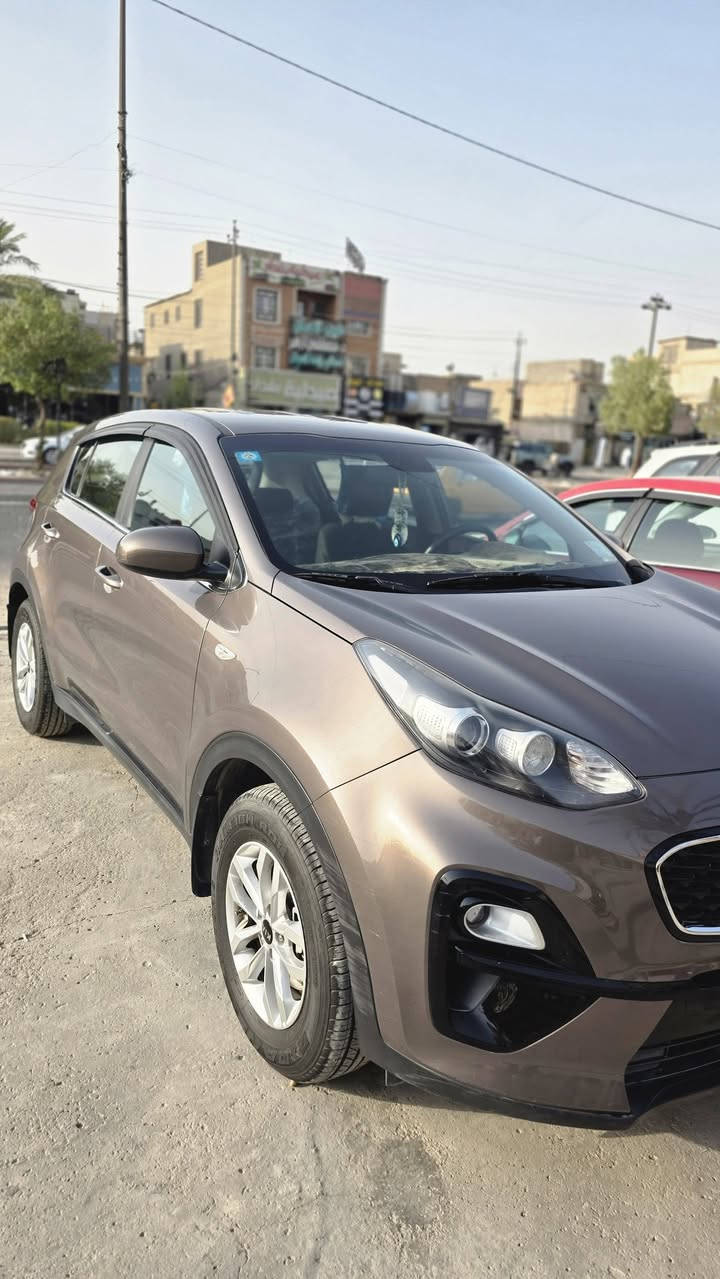كية سبورتج 2020 
خليجي كفالة عامه ماسية 97 
موصفات عادية
ادامة جديده كاملة للسيارة
تخم تايرات جديد
هزه جديد 
سعر 176 مجال بصيط جدا
المكان شهداء البياع 
رقم الهاتف ***********
