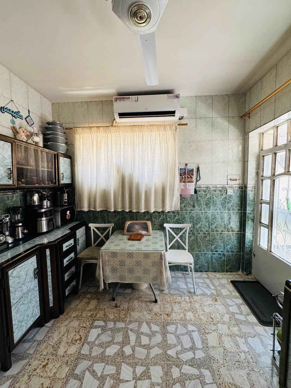 للبيع ١٠٠م طابقين ٣غرف نوم وصاله ومطبخ وخدمات واجهه ١٠ونزال ١٠
طابو ملك صرف بااسم شخص واحد موقع ممتاز الإعلام العمداء قرب العاب السيديه للإستفسار مكتب اليقين للعقار الإعلام حي الشباب المربع الذهبي شارع جامع الحبيبب المصطفى *********** ومن الله التوفيق للجميع *********** متوفر واتساب
