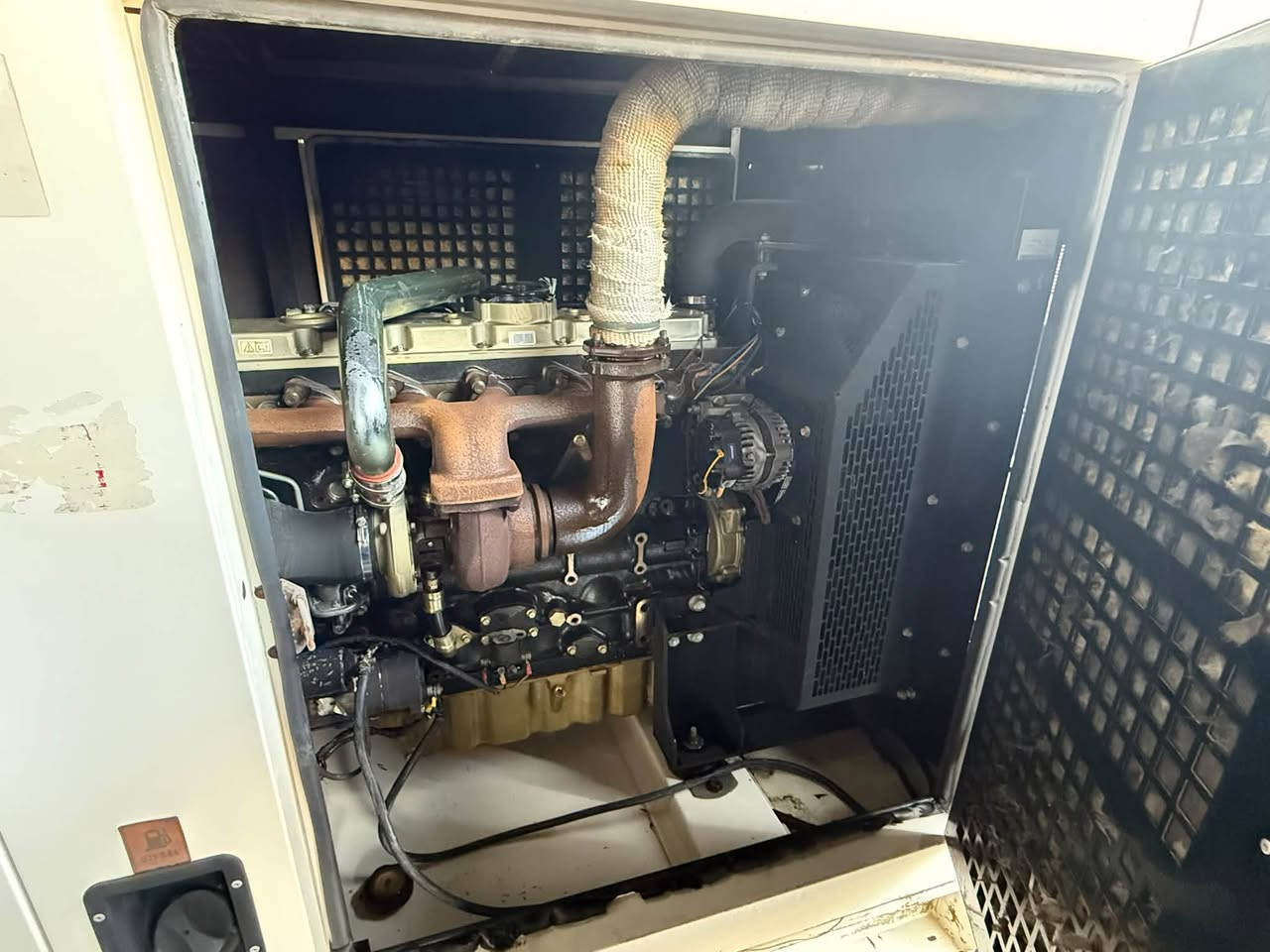 السلام عليكم
بيركنز 105 ملم موديل حديث بريطاني اصلي 
150Kva 
كاتم للصوت 
ساعات العمل اقل 1000 ساعه فقط 
نظام اوتو حمايه فول اوتماتيك
وضع بلاد شركة  
أربيل صناعه جنوبيه 
وضع بلاد شركة  
🚚يوجد توصيل الى جميع المحافظات وبضمان🚚
🚚كياندن هةية بو هةموو شاركان بةكرينتى🚚
 للاستفسار:
 ابو علي 
***********
***********
***********
