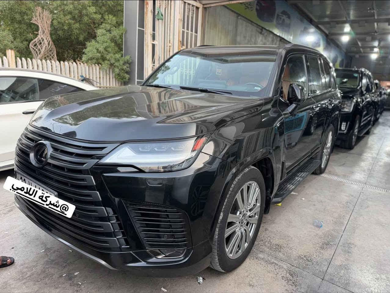 السلام عليكم 
لكزس 2023 vip SAS
مغلفة ppf مكفولة كفالة عامة 
فول مواصفات اعلى فئة بيهن 
4 راكب 
ماشية 31 الف كيلو متر 
سعرها:100 الف دولار وبيها مجال بسيط 
للاسفسار اكثر:***********
***********
مكانها معارض النهضة شركة اللامي
