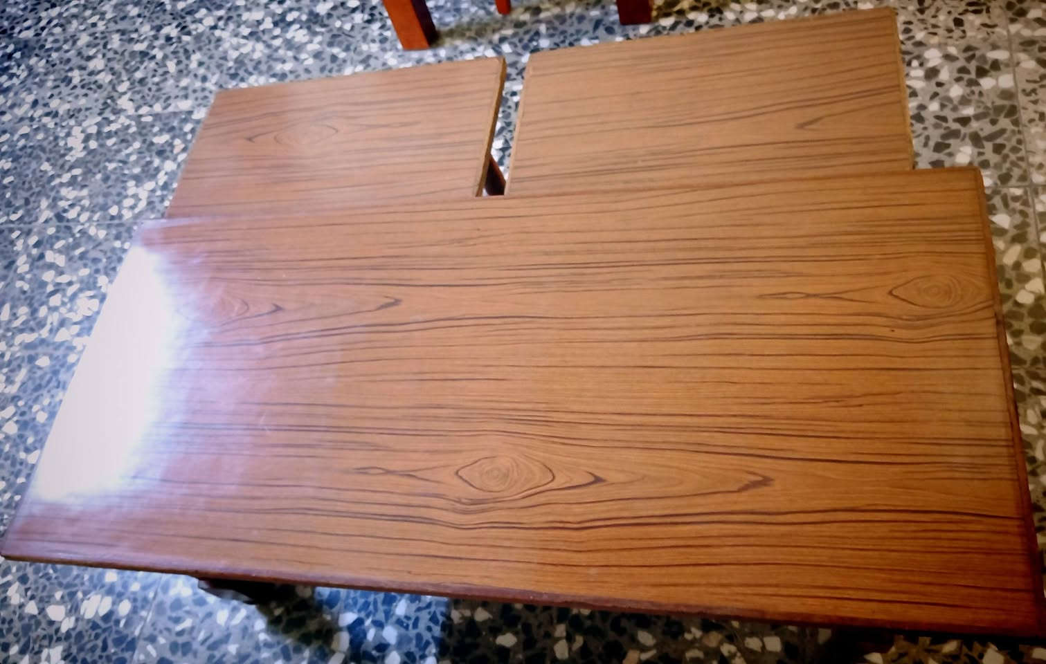 السلام عليكم عندي ميز وطبلات ٢ صاج تكمه بسعر مناسب رقم ***********
