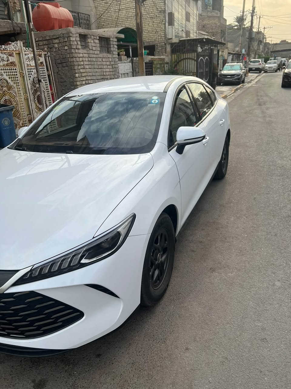 كفالة عامة سيارة ناطقة بلغة العربية السعر ٢١ مليون بيهة مجال بسيط جدا حك جية سيارة بسمي بيع شرط التحويل يعني مباشر أكاتبك مروري مكاني بغداد جديدة ***********
