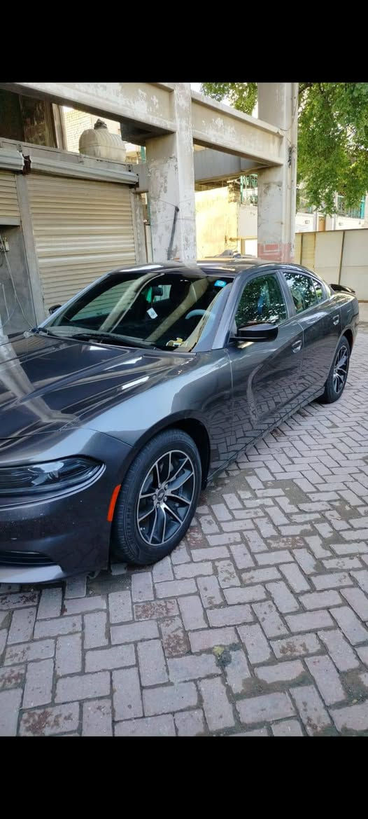 السلام عليكم 
جارجر موديلsxt 23 النداء الاخير 
محرك 3600 
حادثها فقط بنيد امبدل نفس الون 
يعني بدون صبغ والباقي كفاله 
ماشيه 50 الف استخدام شخصي
 ما مشتغله خط ابد 
فول مواصفات  عده الفتحه 
رقم بغداد ب اسمي تحويل ثاني يوم  
غرفه كنتاره 
تشغيل عن بعد 
ستيرن كهرباء 
كشنات تدفئه تبريد 
بعد هواي مواصفات 
السعر 230 او بيها مجال 
العنًوان بغدادالامين الثانيه 
***********

