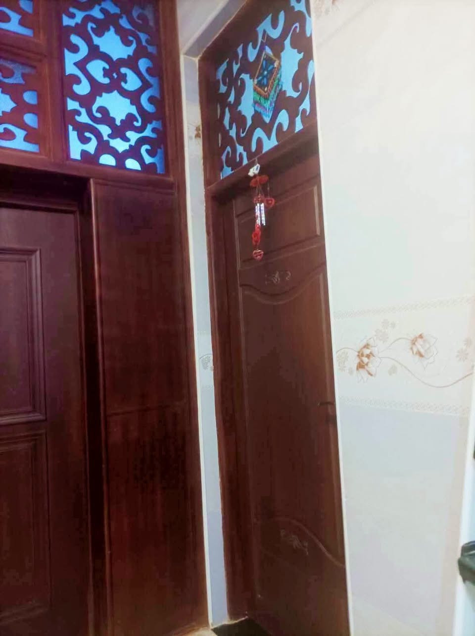 بناية للبيع طابو رزاعي تحويل سريع مباشر
واردها 800 الف شهريا
الموقع نزلت العيد 
طابقين الطابق الارضي محلات  مع صحيات مؤجرات
والطابق الثاني شقة غرفتين وصاله مع مطبخ حار وبارد مع مجمع صحيات وبلكونه ومنور وسطح كبير في كرفان مخزن بناء درجة اولى
المساحة 140م الواجة 10 ×14
للاستفسار اتــصل علـــى الارقــام التاليه ___________
***********  السلطاني
*********** ابو حسن 
او زيارة مكتب علي السلطاني للعقار  الواقع في نادر الاولــــى مقابيل الاتصالات مجاور مدرسة المضريه
