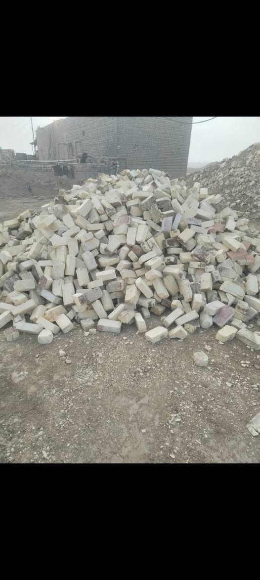 يوجد كسر للبيع بسعار مناسبه اغلبيته طابوك سالم وتليثي ونصاف 
 حمل فول توصيل العماره اقضيه ونواحي  تصال عل رقام التاليه أو مراسله عل واتساب //  ***********  // *********** عمارة, ميسان

نص مكتوب في الصور:
- كسر كسر كسر للبيع يوجد رقم واتساب فقط *********** ***********
- 1 من 4
- 4 من 4