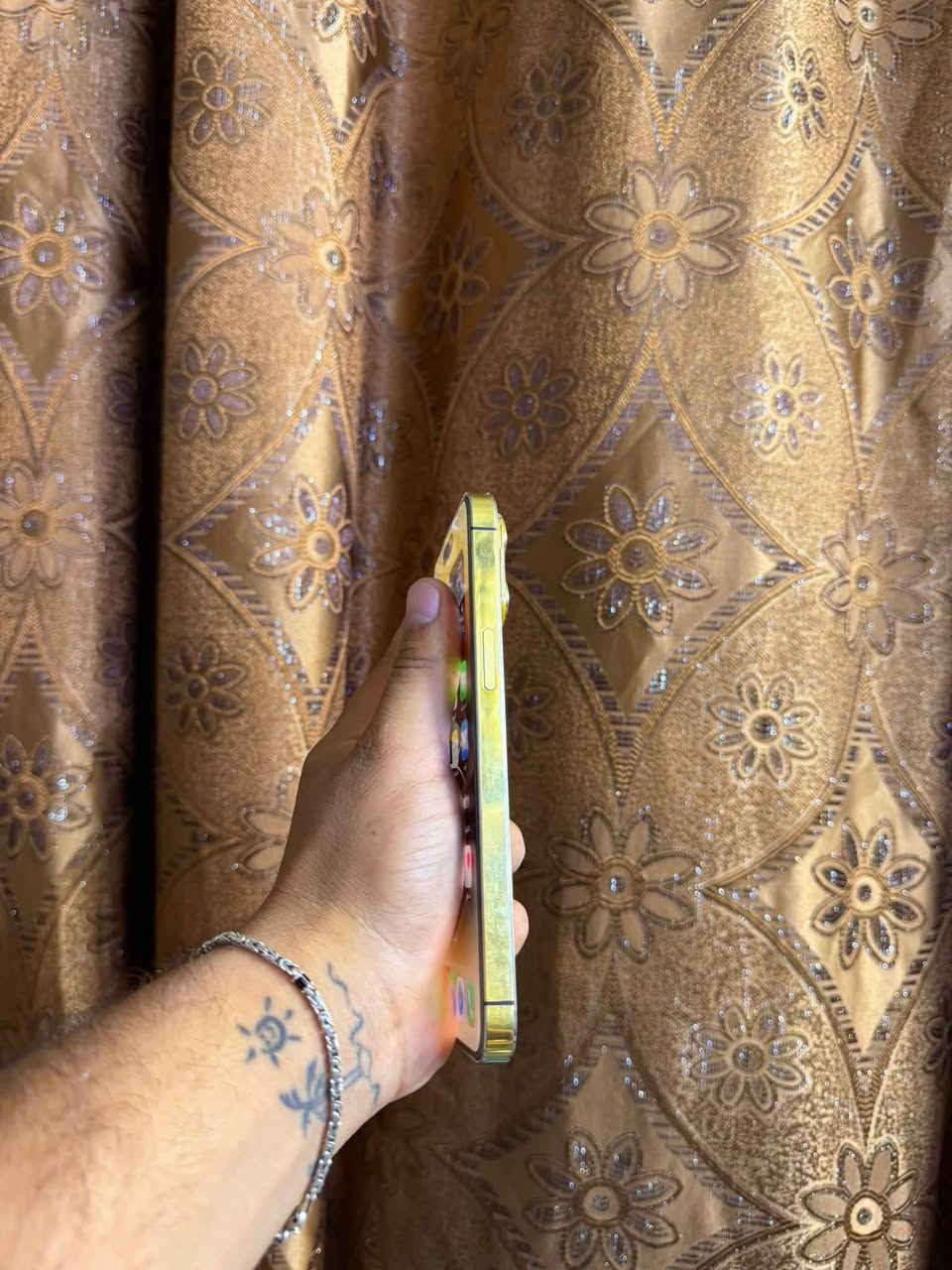 ايفون 14 برو ماكس طلاء ذهب الجهاز مكفول من كلشي عربي شرق اوسط بطاريه 84 دبل خط مو عادي بيع سريع عندي ضرف مكاني بغداد حي الاعلام شارع البداله 
السعر 950 وبي مجال 
***********
