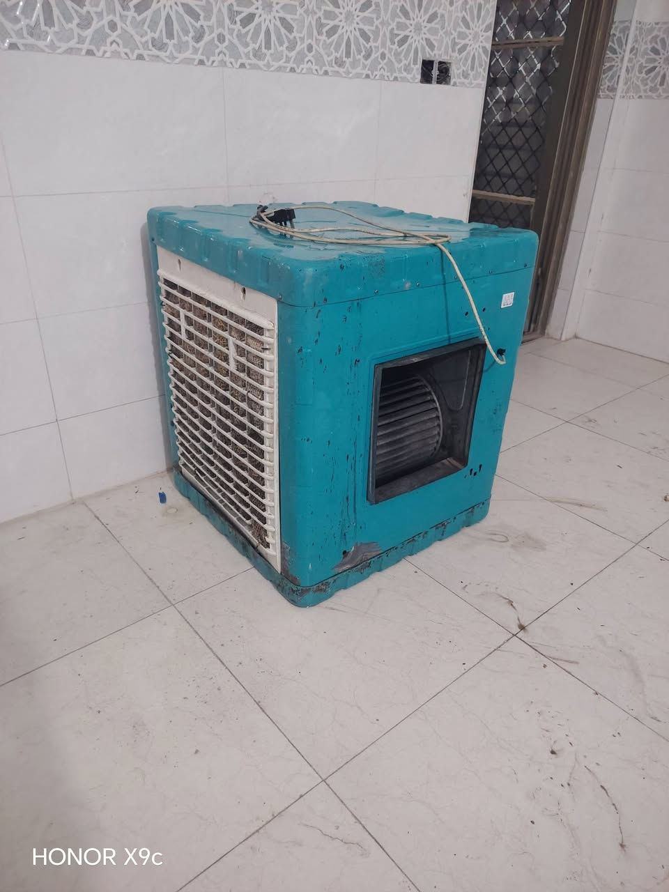 مبردة للبيع شغالة و كاملة ومناسبة ب40  مكاني كربلاء حي الغدير بيع مستعجل ***********

نص مكتوب في الصور:
- HONOR X9c