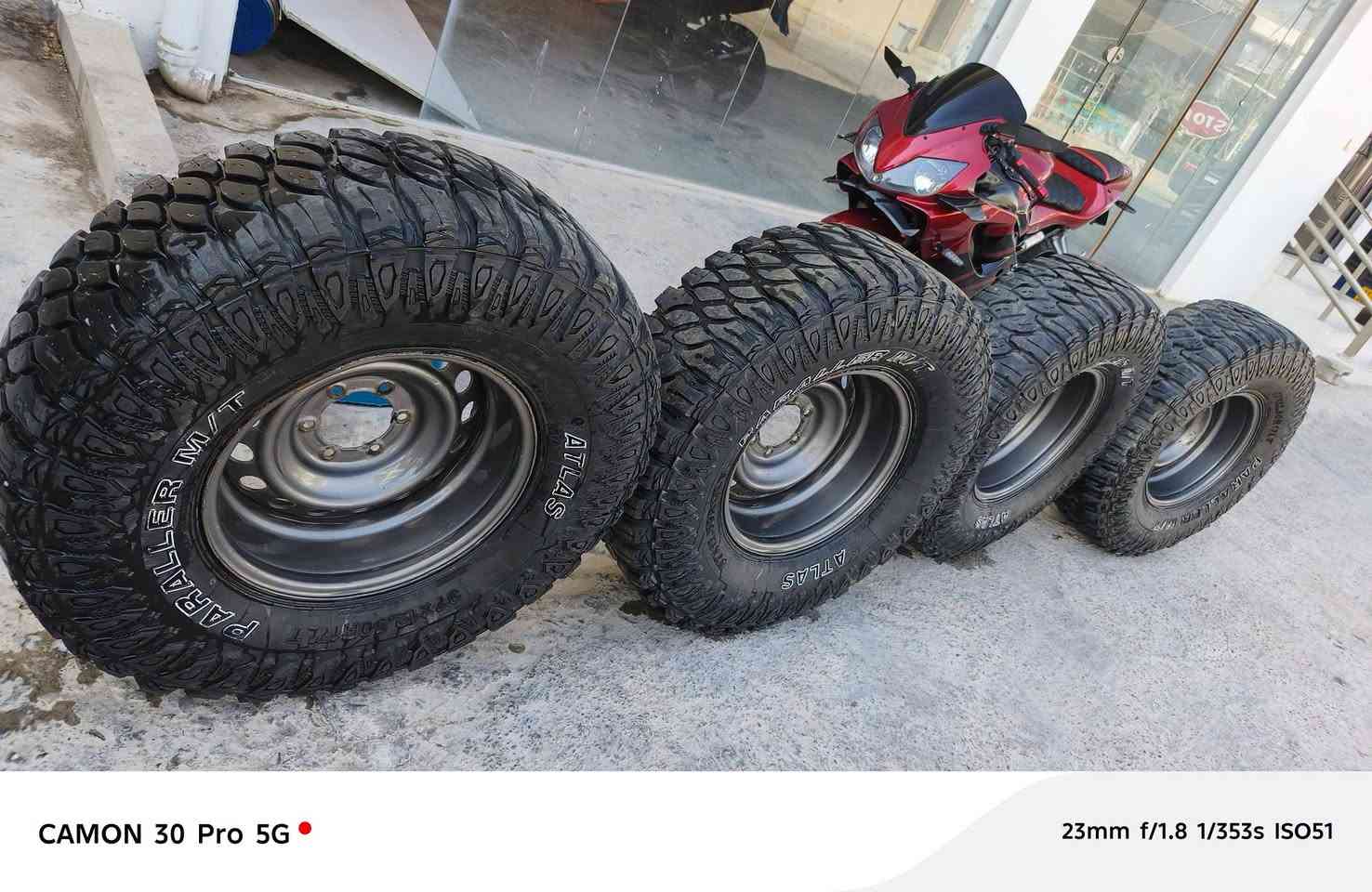 سڵاوو
ئەم تاخم تایە و ویلە بۆ فرشتن    نرخ550$
قیاس.R17ی /37/12.5       ویلەکان ناو چاڵە واتا بەتۆڕنە دەرهێنراوەتە دەرەوە ئیشێکی زۆر جوانی بۆ کراوە بۆیاخی حەراری    بۆ پاتڕۆڵ و نیسان و مەرزیە ئەبێت   شوێن چەمچەماڵ      ***********
***********
