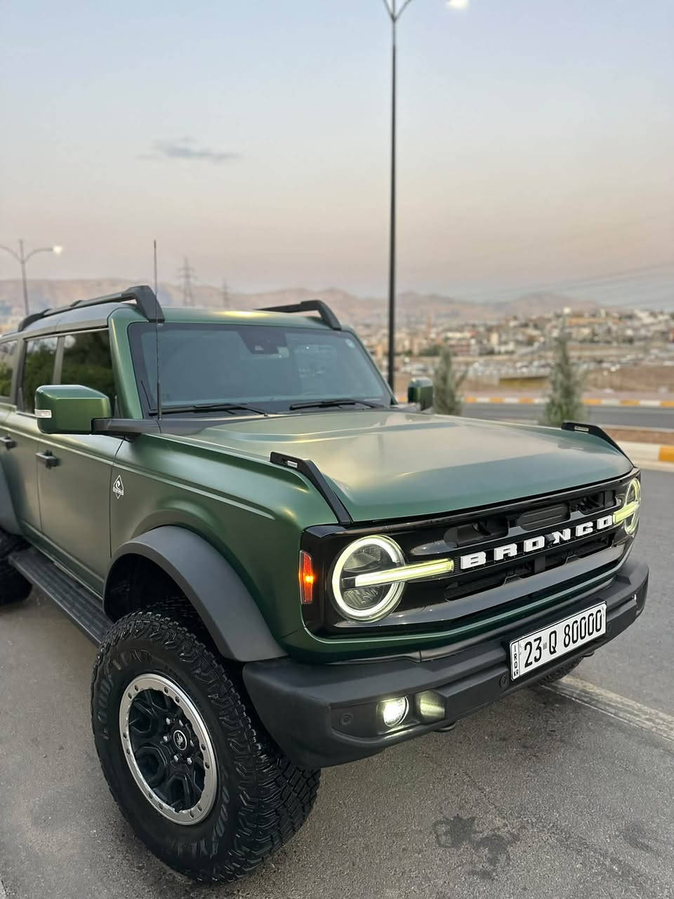 سلام عليكم 

فورد برونگو 2022 Wild trak🇺🇸🇺🇸

السيارة بيهة قبغ صندوق صبغ فقط بدون تبديل بدون ايرباك 

مكان السيارة سليمانية 

محرك 6 سلندر توربو چارج 

مواصفات wild trak
شاشة جبيرة 
كامرات ٣٦٠ درجة 
رادار ٣٦٠ درجة 
شحن وايرليس 
اطفاء ذاتي 
حساس امامي و خلفي 
5 دكم السيارة 
شاشة اندرويد 
كشنات جلد 
كشنات كارباء جهتين 
كشنات هيتر 
استيرن هيتر 
بصمة ابواب 5
تشغيل عن بعد 
گيج الكتروني 
نضام AUX
دعامية امامي حديد رابتر 
بلاجيكتور رابتر 
دبلات foox
لوييات رابتر 
فندرات عريض 
لايتات ليد 
بگلايت ليد 
فور ويل 4*4
سقف متحرك 
داخل جلد لونين كلش مميز 
ماشية ٦٥ ميل فقط 

السيارة مغلفه PPF طافي ضمان ١٠ سنوات 
بيهة كتاب تضليل 80% 
السيارة مصروفة علي كلش اهواي و بلواقع احلي 
كير و مكينة كله ابشرط بدون اي خلل 

سعرة ٣٧٠$ بي مجال 

رقمي *********** 

السيارة بسمي ابشرط تحويل او وكالة
