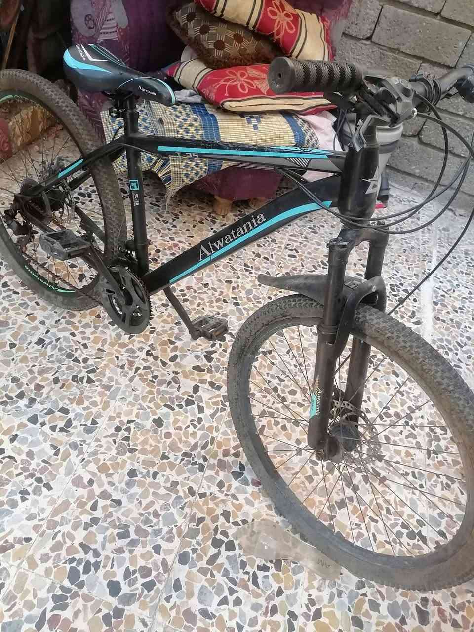 بايسكل جبلي نظيف بي كيرين يعني مكينتين شرط سعر ٦٠ الف ***********

